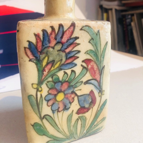 POTTERY VINTAGE, PERSIAN hand painted  TRI angle vasebirds - Picture 2 of 8